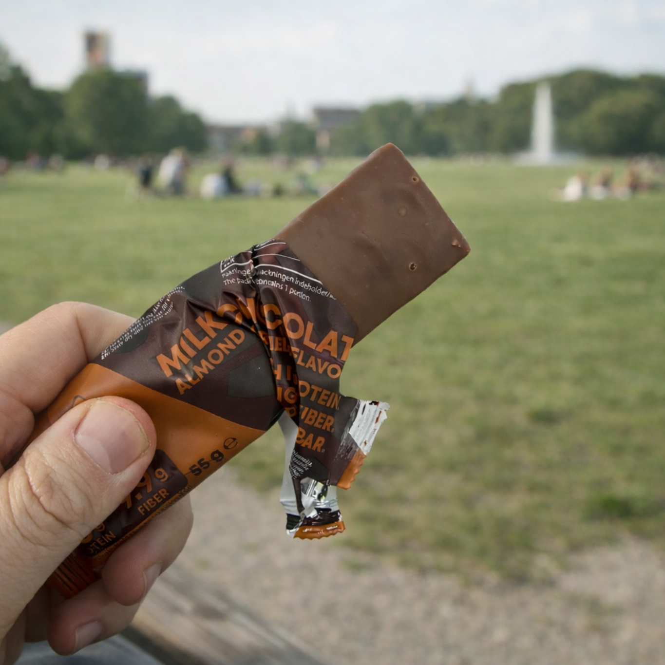 Svelli Milk Chocolate Almond & Caramel Proteinbar – Uden tilsat sukker (16 x 55g)